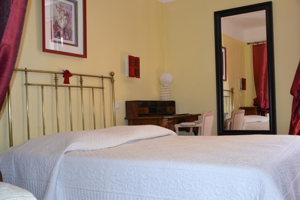 Hotellerie De L'Esplanade Rians  Rom bilde